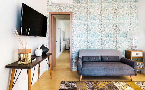 Villa Orietta: Möbel, Interior Design, Flooring, Textil, Fussboden, Tabelle, Zimmer, Zuhause, Wohnzimmer, Holzboden