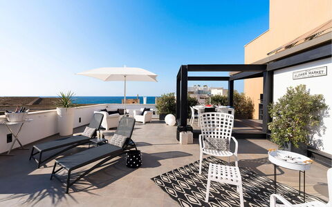 Dimora Simona: Möbel, Stuhl, Gartenmöbel, Wohnung, Interior Design, Tabelle, Resort, Balkon, Schatten, Terrasse