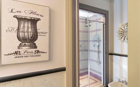 Dimora Simona: Interior Design, Flooring, Fussboden, Installation, Glas, Armatur, Formen, Badezimmer, Fliese, Bilderrahmen
