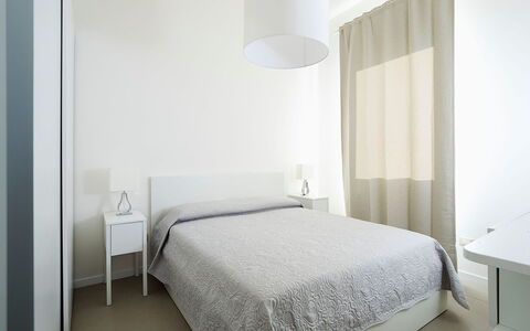 Villa Emma: Möbel, Interior Design, Bett, Schlafzimmer, Wand, Fussboden, Flooring, Zimmer, Decke, Linens