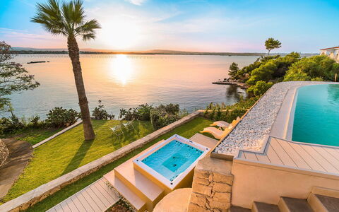 Sea Art Villa: Blau, Wasser, Gewässer, Schwimmbad, Küsten Und Ozeanische Forms, Resort, Küste, Meer, See, Freizeit