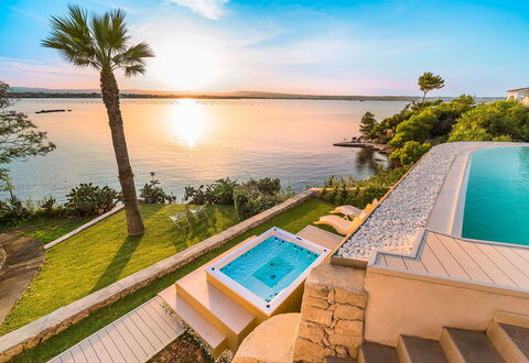 Sea Art Villa: Blau, Wasser, Gewässer, Schwimmbad, Küsten Und Ozeanische Forms, Resort, Küste, Meer, See, Freizeit