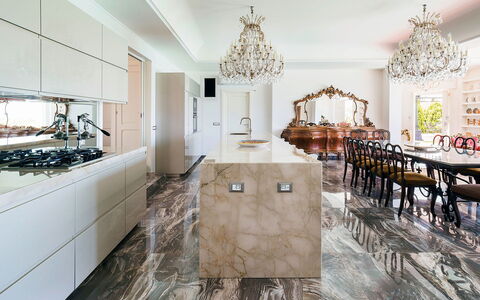 Blue Star Villa: Interior Design, Flooring, Fussboden, Decke, Möbel, Zuhause, Küche, Light Fixture, Fliese
