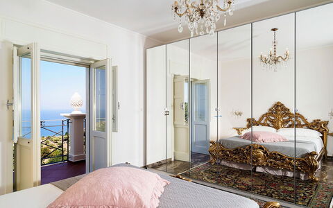 Blue Star Villa: Möbel, Interior Design, Schlafzimmer, Wand, Bett, Flooring, Fussboden, Zimmer, Textil, Bedding