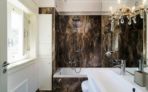 Blue Star Villa: Wand, Interior Design, Armatur, Badezimmer, Badewanne, Zapfhahn, Flooring, Sinken, Installation, Fussboden