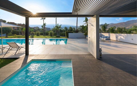 Villa Inga: Schwimmbad, Resort, Eco Hotel, Schatten, Verbundwerkstoff, Decke, Estate, Gartenmöbel, Villa, Outdoor Struktur
