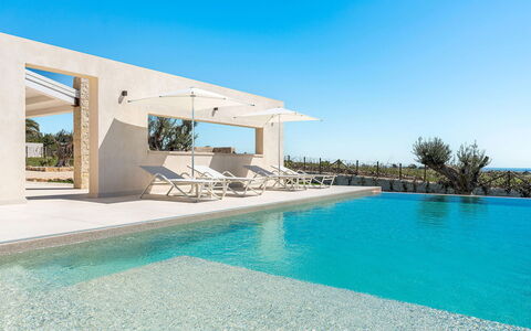 Villa Bruna: Blau, Schwimmbad, Verbundwerkstoff, Resort, Schatten, Design, Tropen, Villa, Eco Hotel, Gartenmöbel