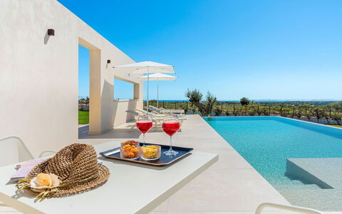Villa Bruna: Schwimmbad, Resort, Stuhl, Gartenmöbel, Eco Hotel, Hotel, Villa