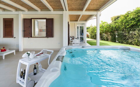 Villa Sea Star: Resort, Freizeit, Gartenmöbel, Schatten, Eco Hotel, Stuhl, Outdoor Struktur, Schwimmbad, Villa, Estate