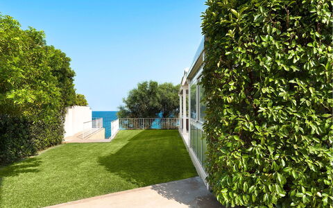 Villa Sea Star: Strauch, Garten, Schatten, Hecke, Rasen, Landscaping, Garten, Estate, Zaun, Villa