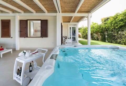 Villa Sea Star: Resort, Freizeit, Gartenmöbel, Schatten, Eco Hotel, Stuhl, Outdoor Struktur, Schwimmbad, Villa, Estate