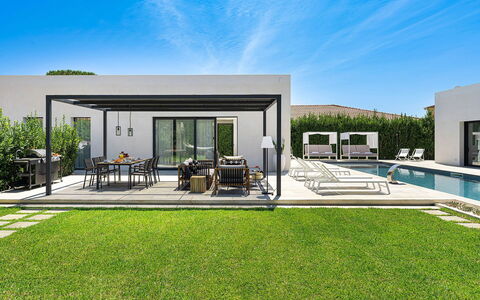Villa la Isla: Gartenmöbel, Schwimmbad, Garten, Schatten, Landscaping, Estate, Hof, Resort, Terrasse, Outdoor Struktur