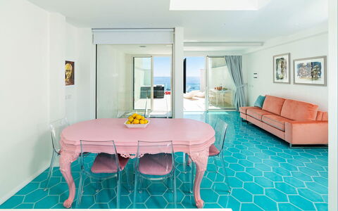 Casa Pink: Blau, Möbel, Interior Design, Flooring, Fussboden, Rosa, Zimmer, Wohnung, Stuhl, Wohnzimmer