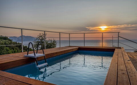 Mermaid Villa: Wasser, Horizont, Meer, Ozean, Schwimmbad, Hartholz, Deck, Holzboden, Holzbeize, Balkon