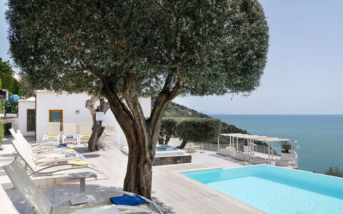 Relais Nike: Schwimmbad, Resort, Meer, Balkon, Freizeit, Villa, Schatten, Küste, Estate, Urlaub