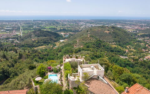 La Rocca di Monteggiori: Vogelperspektive, Landschaft, Luftaufnahmen, Ländliches Gebiet, Bergstation, Menschliche Siedlung, Touristenattraktion, Dorf, Vorort, Bergdorf