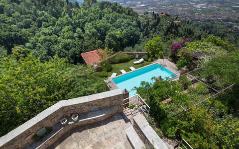 La Rocca di Monteggiori: Schwimmbad, Estate, Eco Hotel, Resort, Luftaufnahmen, Villa, Ferienort