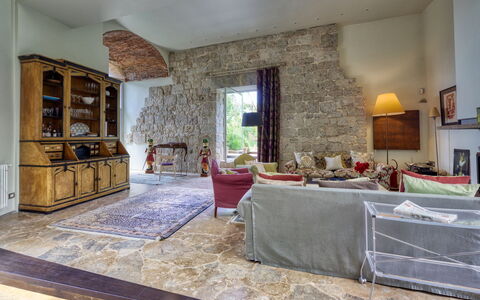 La Rocca di Monteggiori: Möbel, Wand, Flooring, Interior Design, Fussboden, Decke, Couch, Wohnzimmer, Zimmer, Stuhl