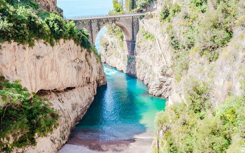 San Sebastiano: Brücke, Wasservorräte, Wasser, Gewässer, Wasserlauf, Wasserweg, \Fels, Kanal, Bank, Terrain