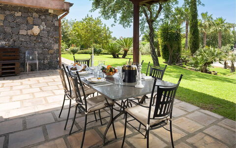 Villa Carosone: Möbel, Stuhl, Tabelle, Gartenmöbel, Küche & Esszimmer Tisch, Tisch Im Freien, Restaurant, Esszimmer, Schatten, Terrasse
