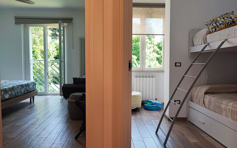 Casa Nadia: Möbel, Interior Design, Flooring, Fussboden, Holz, Schlafzimmer, Holzboden, Zimmer, Zuhause, Bett
