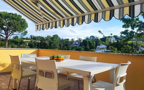 Casa Nadia: Möbel, Stuhl, Markise, Gartenmöbel, Schatten, Tisch Im Freien, Küche & Esszimmer Tisch, Restaurant, Outdoor Struktur, Balkon