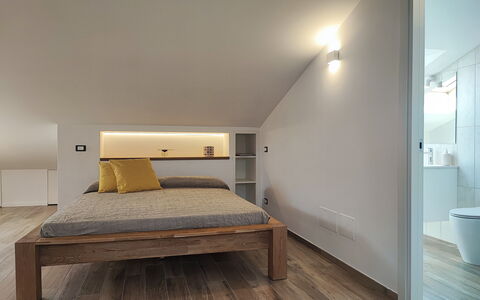 Casa Nadia: Möbel, Interior Design, Flooring, Fussboden, Wand, Bett, Schlafzimmer, Holzboden, Holz, Decke