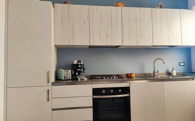 Casa Nadia: Holz, Möbel, Küchengerät, Flooring, Küche, Cabinetry, Countertop, Major Appliance, Interior Design, Haushaltsgerät