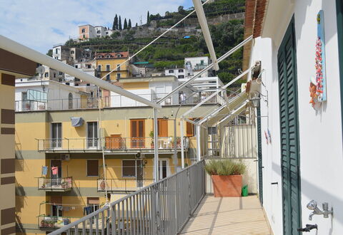 Casa Minori: Wohnung, Nachbarschaft, Wohngebiet, Balkon, Urban Design, Verbundwerkstoff, Eigentumswohnung, Geländer, Daylighting