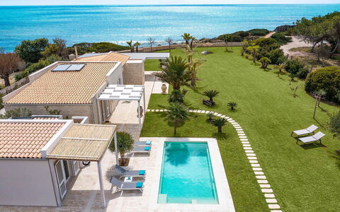 Villa Doddi: Schwimmbad, Resort, Meer, Eco Hotel, Estate, Villa, Freizeit, Gartenmöbel, Strandresort