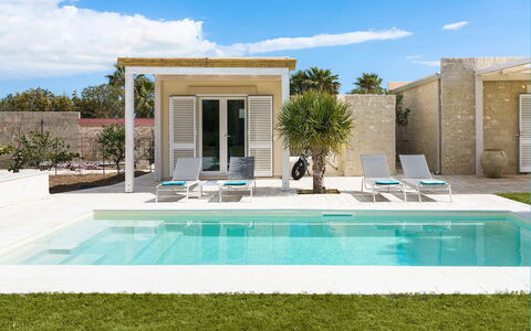 Villa Doddi: Schwimmbad, Resort, Verbundwerkstoff, Gartenmöbel, Schatten, Eco Hotel, Estate, Villa, Outdoor Struktur, Sonnenliege