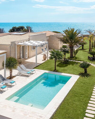 Villa Doddi: Schwimmbad, Resort, Estate, Eco Hotel, Villa, Schatten, Villa, Freizeit, Gartenmöbel