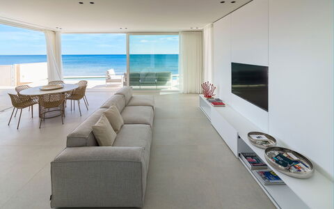 Villa Confini: Fussboden, Flooring, Meer, Couch, Wohnzimmer, Ozean, Küste, Design, Strand