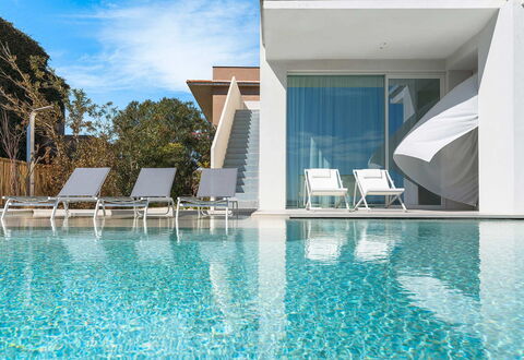Villa Confini: Schwimmbad, Gartenmöbel, Resort, Sonnenliege, Hotel, Eco Hotel, Villa, Ferienort