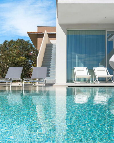 Villa Confini: Schwimmbad, Gartenmöbel, Resort, Sonnenliege, Hotel, Eco Hotel, Villa, Ferienort