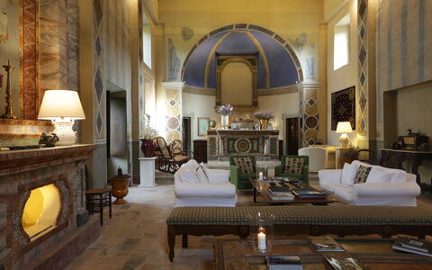 Borgo di San Biagio: Möbel, Interior Design, Flooring, Fussboden, Tabelle, Beleuchtung, Couch, Wohnzimmer, Stuhl, Zimmer
