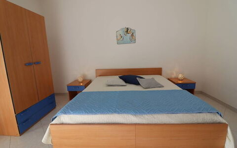 Ludovica: Möbel, Schlafzimmer, Bett, Holz, Fussboden, Flooring, Interior Design, Bettdecke, Bedding, Zimmer