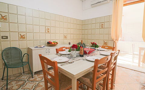 Isabel: Flooring, Möbel, Interior Design, Fussboden, Küche & Esszimmer Tisch, Tabelle, Esszimmer, Stuhl, Zimmer, Decke