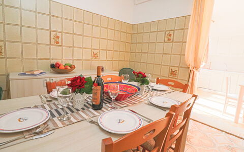 Isabel: Möbel, Interior Design, Flooring, Esszimmer, Fussboden, Küche & Esszimmer Tisch, Tabelle, Tischdecke, Zimmer, Stuhl