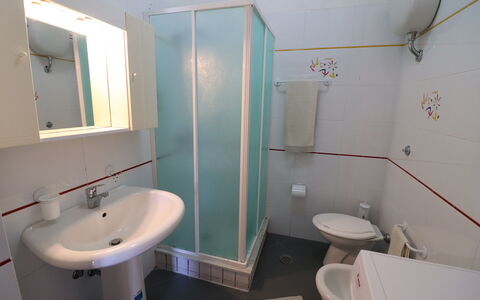 Gio: Flooring, Fussboden, Interior Design, Bad Sink, Armatur, Sinken, Zimmer, Badezimmer, Installation, Zapfhahn