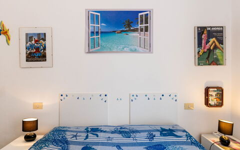Milena: Möbel, Interior Design, Wand, Schlafzimmer, Bett, Zimmer, Fussboden, Flooring, Bettdecke, Textil