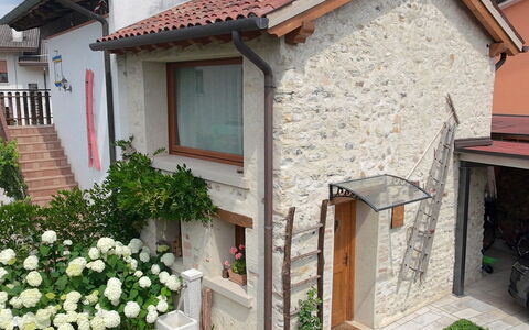 La Casetta dei Palù, Valdobbiadene: Wand, Haus, Zuhause, Wohngebiet, Tür, Dach, Hütte, Blumentopf, Garten
