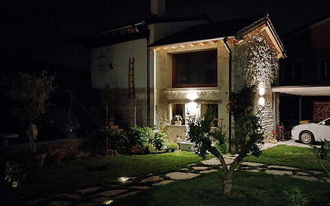 La Casetta dei Palù, Valdobbiadene: Haus, Zuhause, Die Architektur, Nacht, Beleuchtung, Hütte, Tür, Light Fixture, Garten, Estate