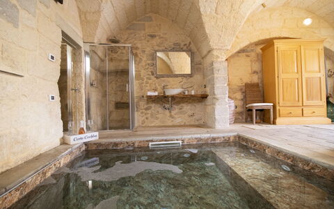 Coclea Heritage Suites: Flooring, Die Architektur, Fussboden, Decke, Light Fixture, Fliese, Hotel, Kalkstein, Karawanserei, Schwimmbad