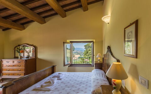 Villa Felice, Private Pool and Hills: Möbel, Wand, Interior Design, Zuhause, Zimmer, Bett, Schlafzimmer, Bilderrahmen, Decke, Bettrahmen