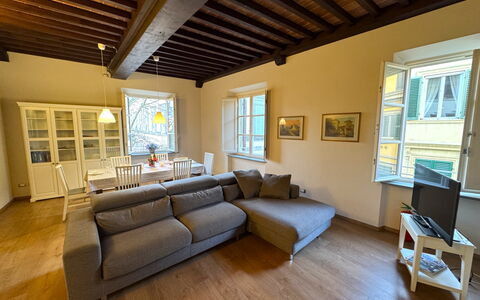 Casa Anna 13: Möbel, Interior Design, Flooring, Couch, Fussboden, Holz, Decke, Zimmer, Wohnzimmer, Tabelle