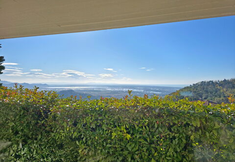 Appartamento Botrici: Himmel, Daytime, Blatt, Natur, Grün, Vegetation, Horizont, Wolke, Hügel, Landschaft
