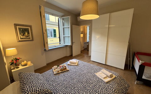 Casa Elena 13: Schlafzimmer, Möbel, Interior Design, Bett, Fussboden, Beleuchtung, Bettdecke, Bedding, Bettrahmen, Zimmer