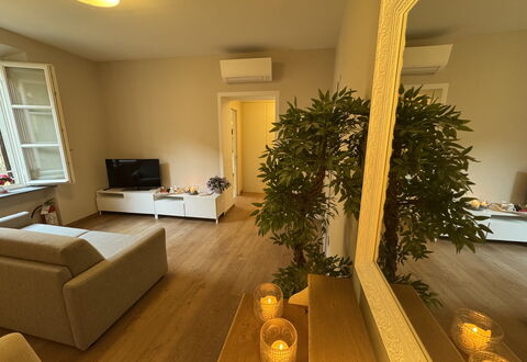 Casa Elena 13: Möbel, Interior Design, Flooring, Wand, Fussboden, Holz, Zimmer, Decke, Beleuchtung, Wohnzimmer