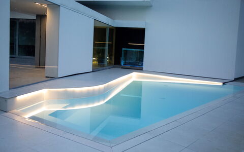 Villa Bilor Luxe: Verbundwerkstoff, Design, Schwimmbad, Schatten